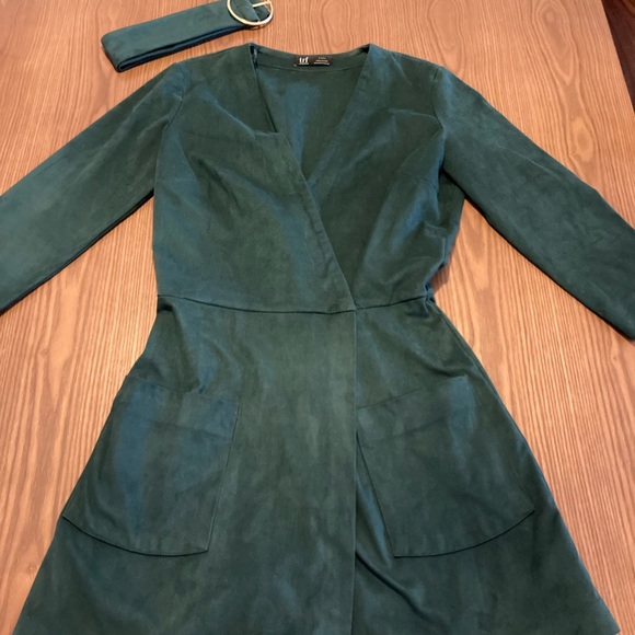 Onesie Green ‘suede’ size small - Picture 3 of 6